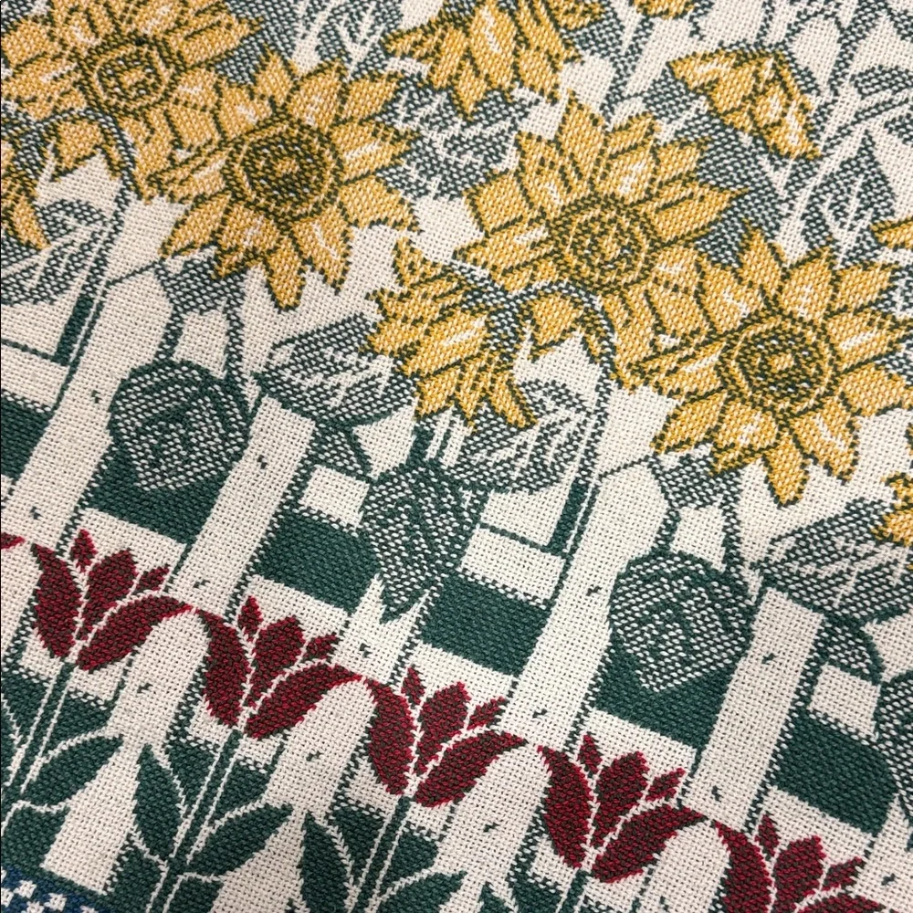 Crown Crafts Floral Patterned Throw Blanket Sunflowers Garden Home - Picture 5 of 5